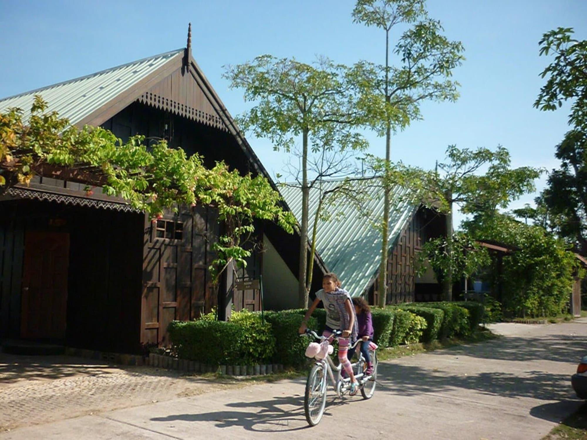 Tanita Lagoon Resort Удонтхані Екстер'єр фото